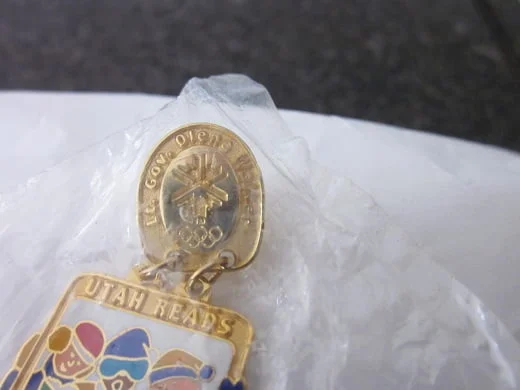 Pin Olympia 2002 Salt Lake Gov. Olene Smith Walker Utah Reads – Bild 2